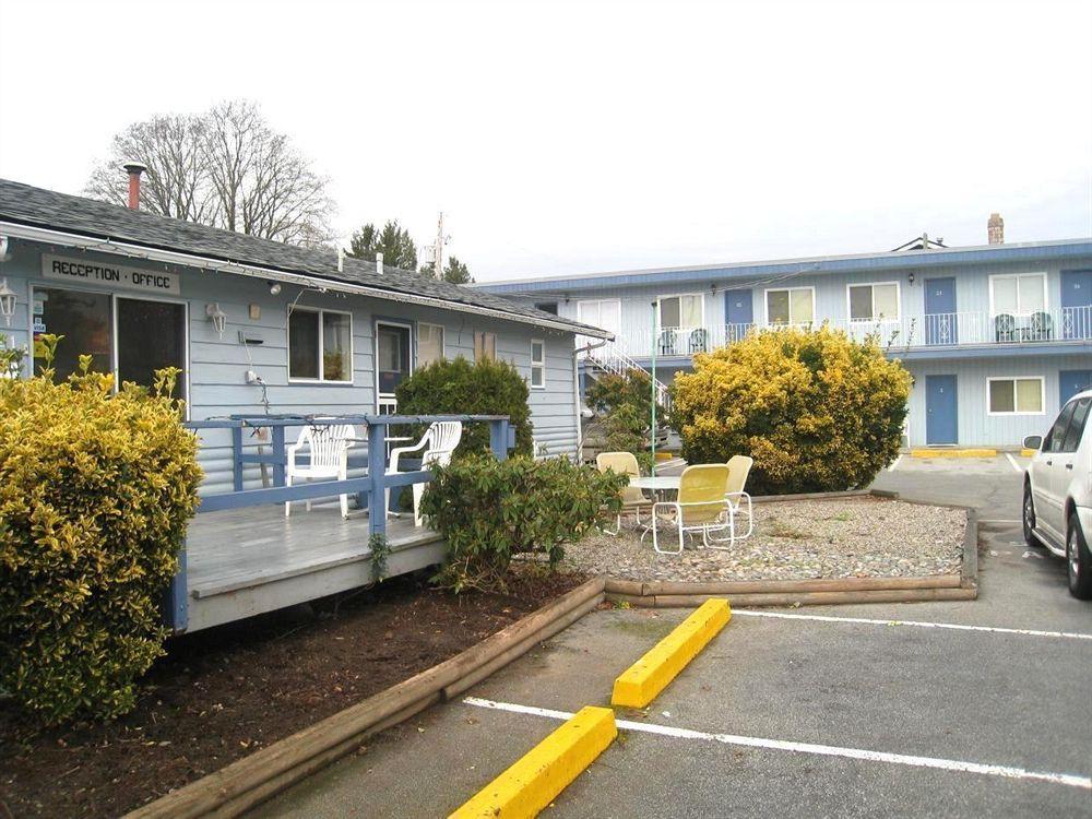 Grove Motel 2*